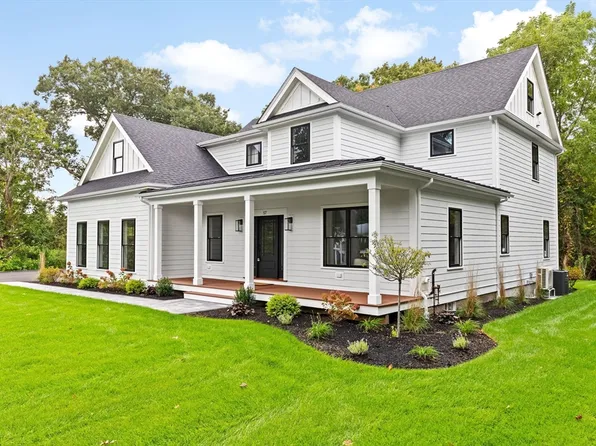 57 Ward St, Hingham, MA 02043