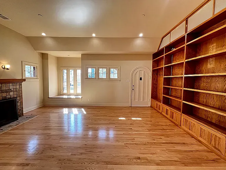 312 N Palm Dr — Photo 5