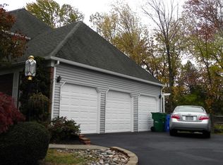 1414 Tanglewood Dr, North Wales, PA 19454