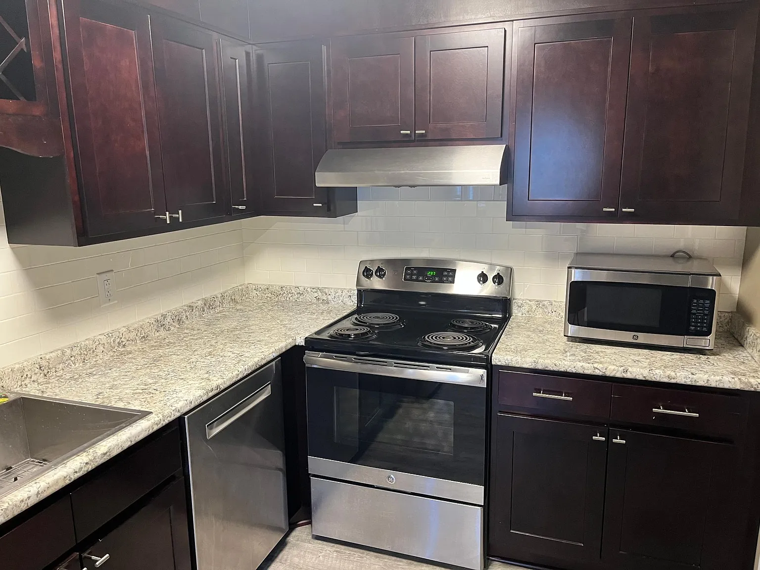 2 bed, 976 sqft, $1,850 — Photo 2
