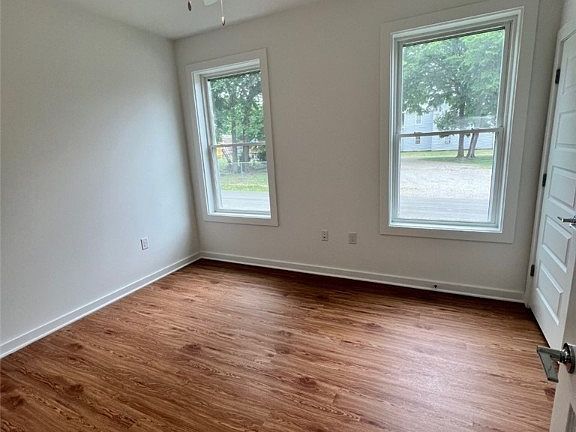 5th image of 919 Bainbridge St