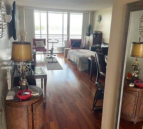 3rd image of 1075 Miami Gardens Dr APT 706