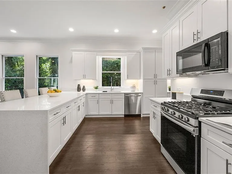 1260 Heards Ferry Rd — Photo 25