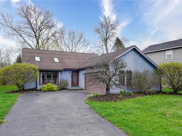 8 Fieldstone Ln, West Henrietta, NY 14586