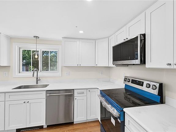 3rd image of 291 Groveland Ave