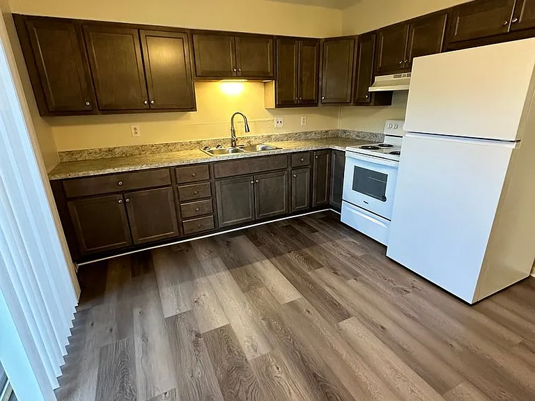 120 Linden Dr — Photo 2