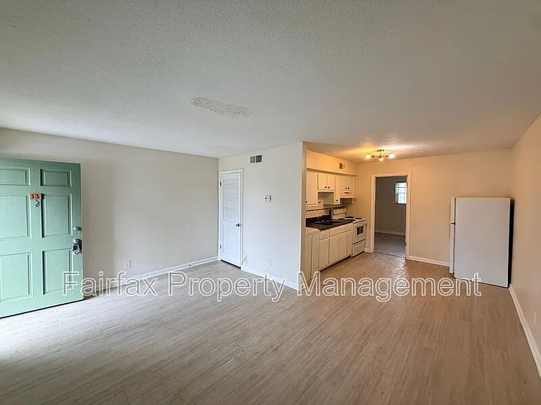 1011 Burke St #13 — Photo 2