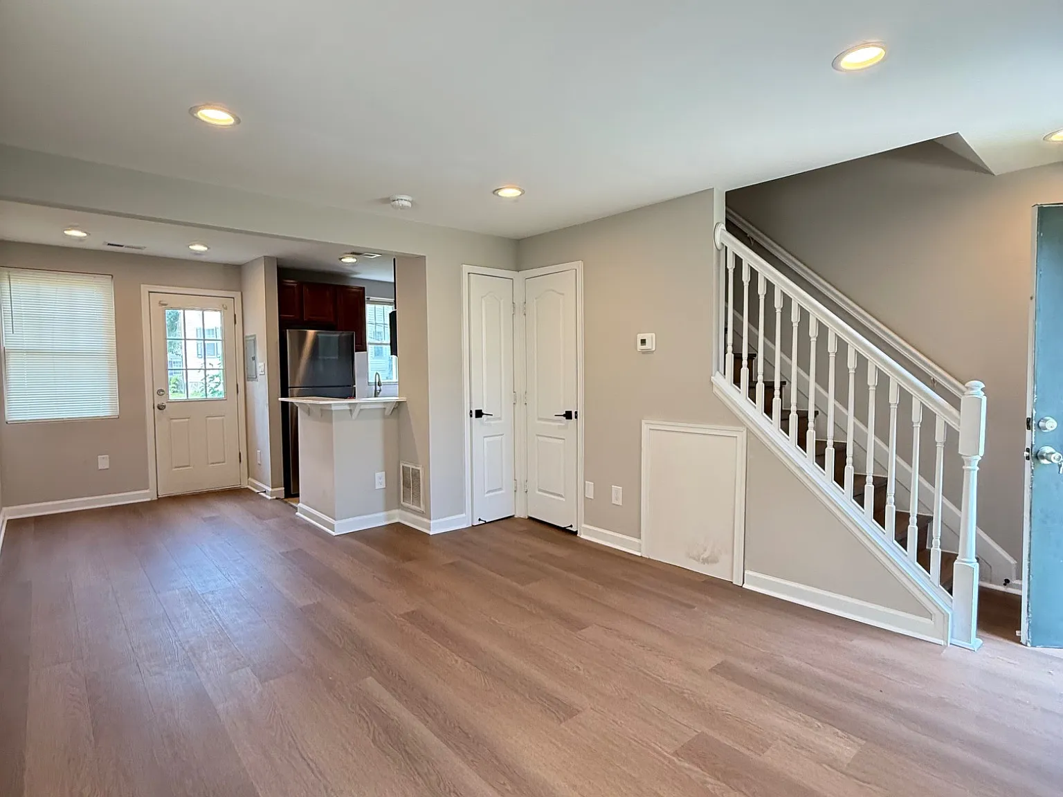 2 bed, 1.5 bath, 800 sqft, $2,000 — Photo 3