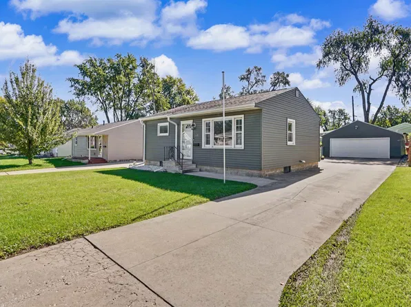 1620 Easton Ave, Waterloo, IA 50702