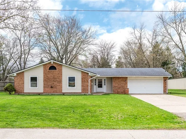 17 Matthews Ave, Enon, OH 45323