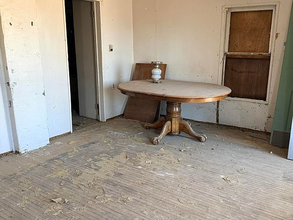 2nd image of 1340 W C St