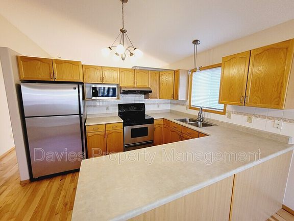 3rd image of 568 Glenwright Cres NW
