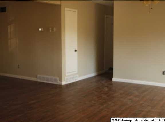 4th image of 3155 Mayfair Dr