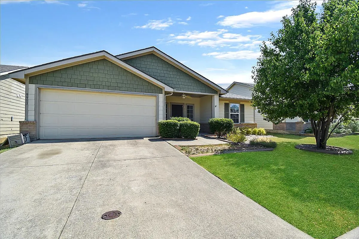 3 bed, 1700 sqft, $2,610 — Photo 3