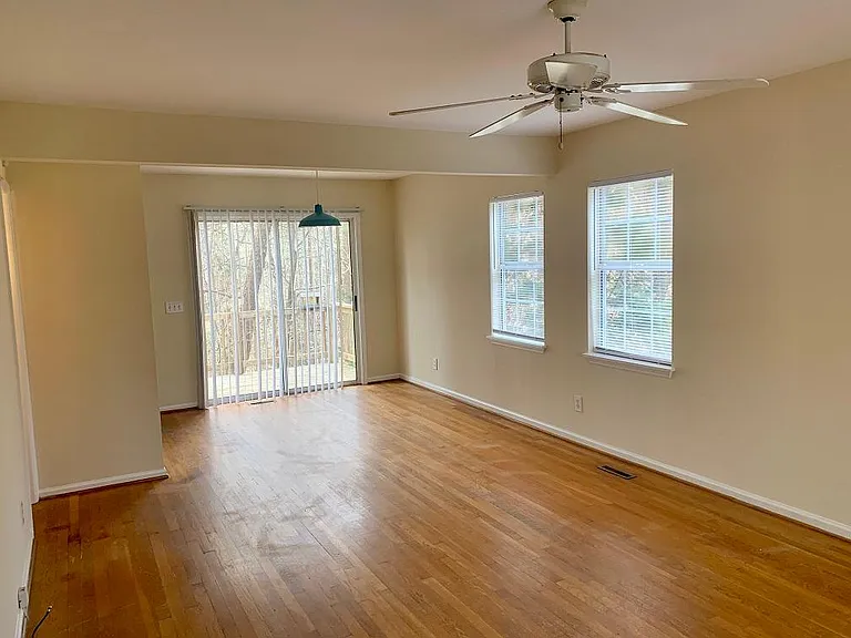 207 Fan Branch Ln — Photo 2