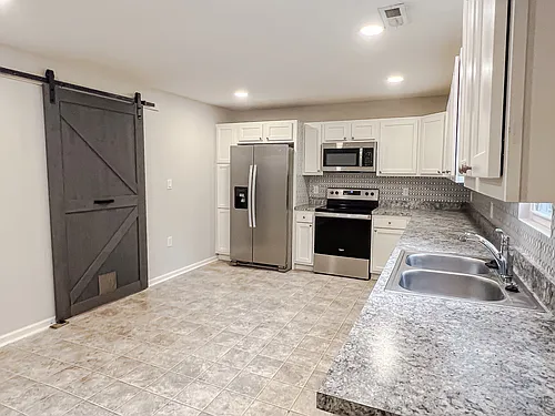 106 Riley Ave Photo 1
