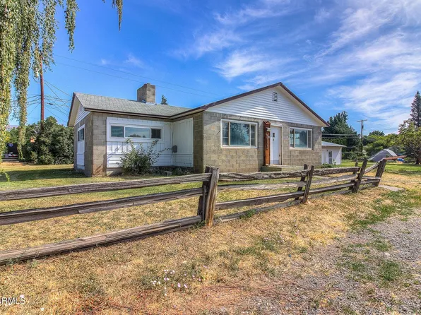 1308 Wisconsin Rd, Tieton, WA 98947