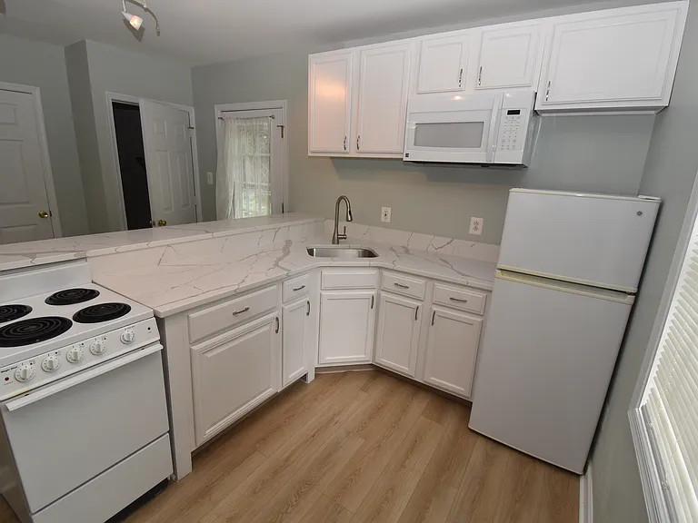 2901 Meadow View Rd — Photo 37