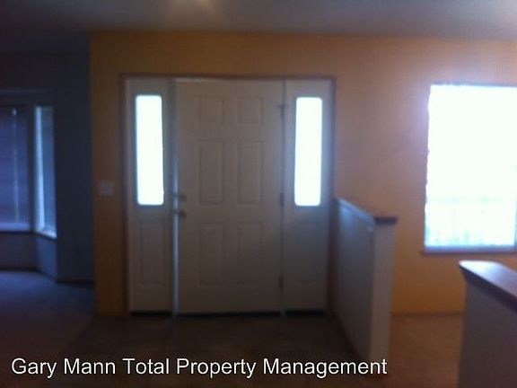 2nd image of 1571 Fairway Dr NE