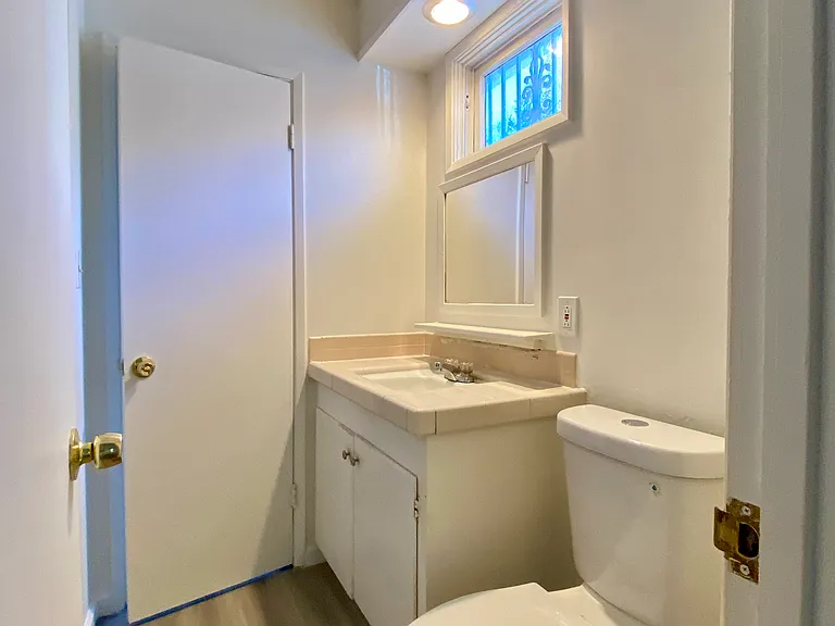 529 E Pine St — Photo 10