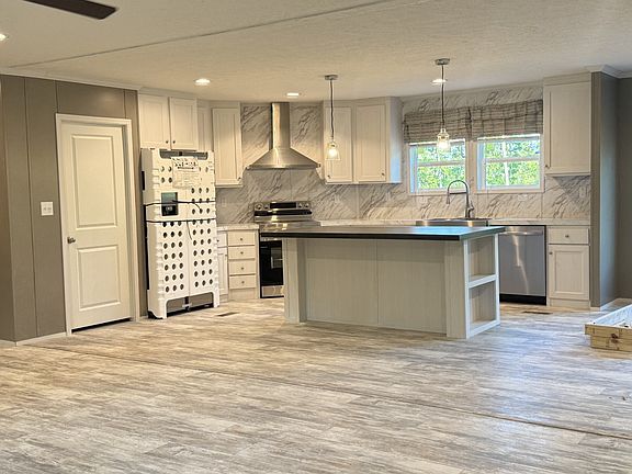 4th image of 641 Woodland Rd