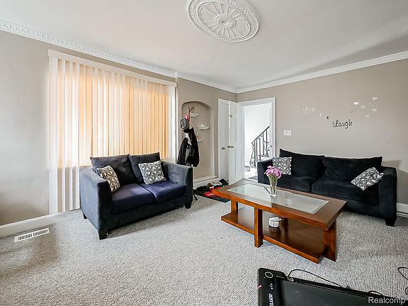 3rd image of 4826 Yorkshire Rd