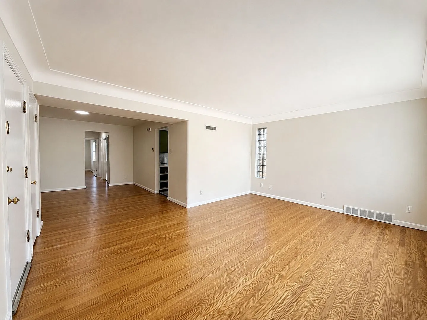 6930 Jamieson Avenue — Photo 2