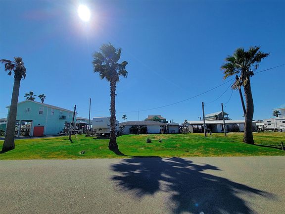 3rd image of 1253 Island Blvd