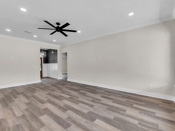4th image of 206 Coker Rd