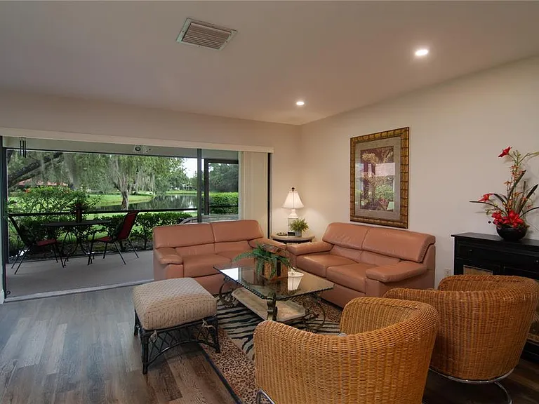 5635 Golf Pointe Dr #101 — Photo 7