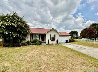 138 Maplewood Ln, Albertville, AL 35950