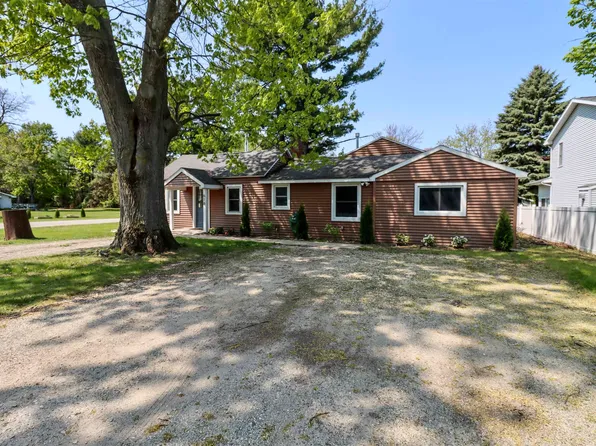 618 Pine St, Elk Rapids, MI 49629