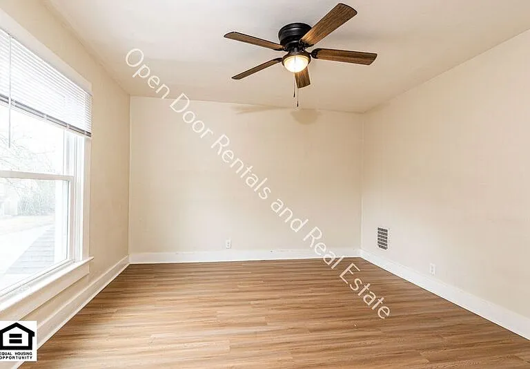 2516 S Lafayette St — Photo 13