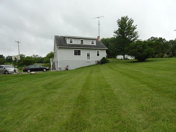 4th image of 800 Sidney St