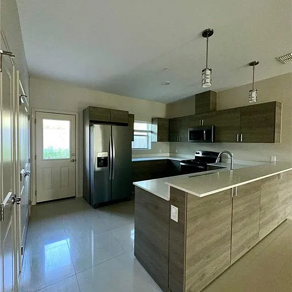 414 Newport Ave #2 — Photo 10