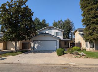 9913 N Canyon Creek Ln, Fresno, CA 93730