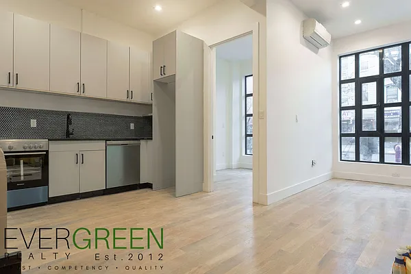 Rented by Evergreen Apartments BK | media 39