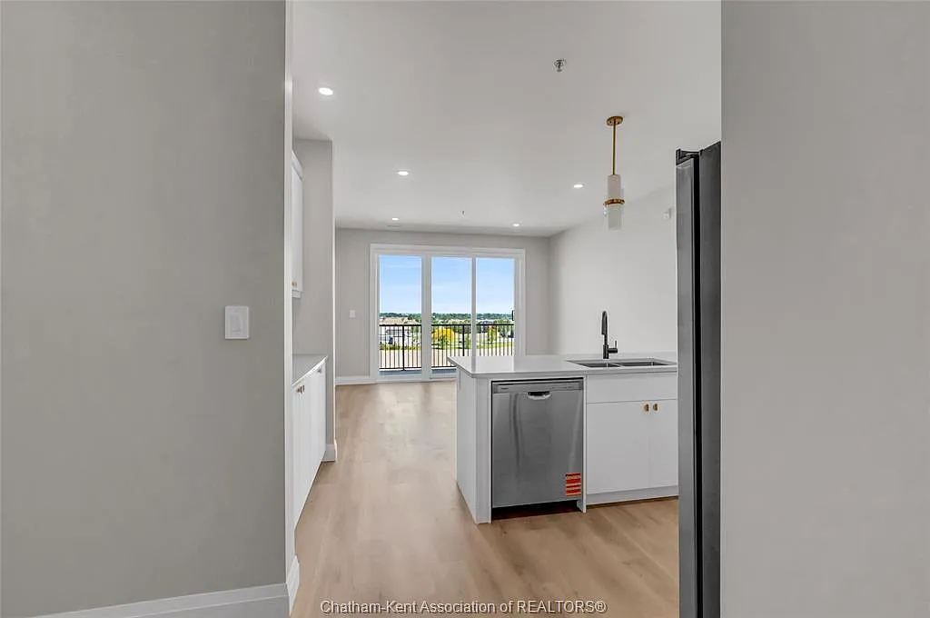1 bed, 866 sqft, $2,078 — Photo 3
