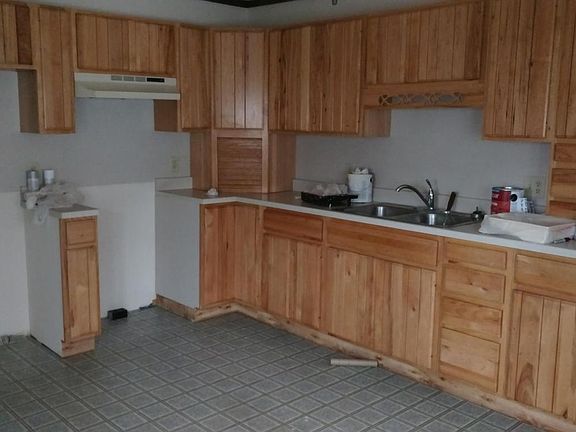 2nd image of 201 Lorrain St