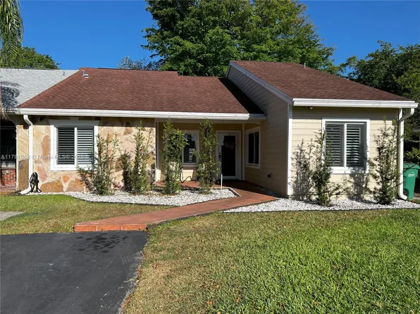 14617 SW 143rd Place Cir, Miami, FL 33186