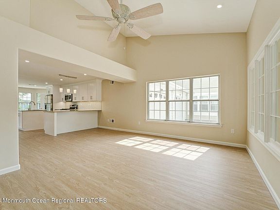 5th image of 1154 Thornbury Lane #A