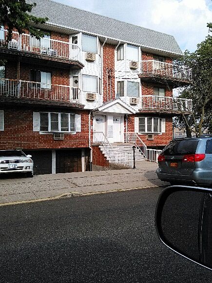 1st image of 1233 E 95th St