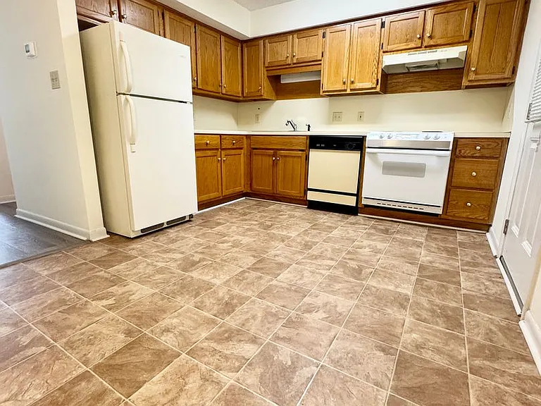 1100 Pine St #B — Photo 10