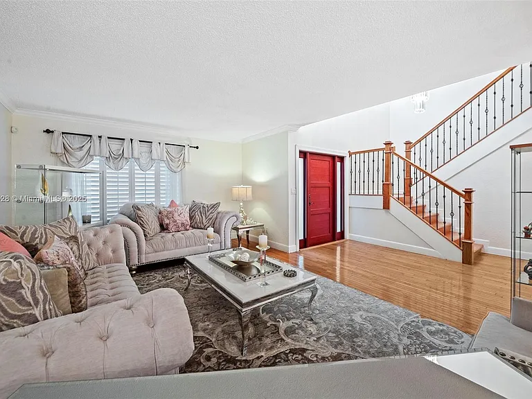 1211 Algeria Ave — Photo 6