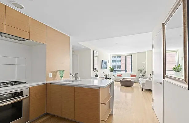 Sold by R New York | media 3