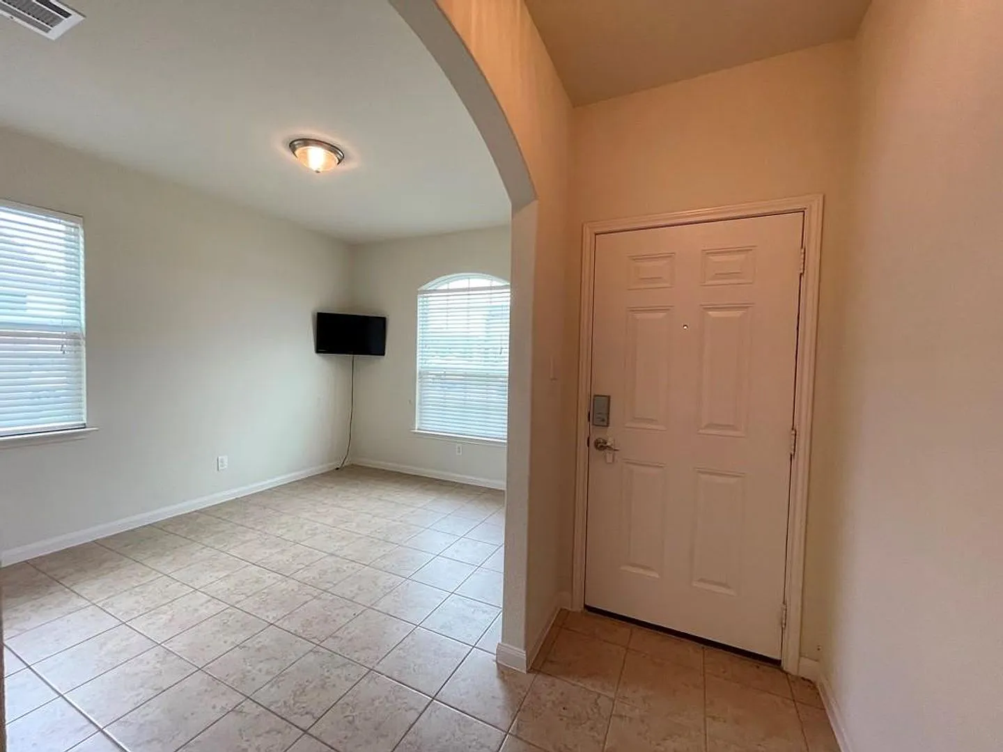 Welcome to 408 Farmer Lane Your Dream Home in Jarrell, TX! — Photo 2