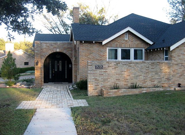 1st image of 1212 Paseo De Vaca St