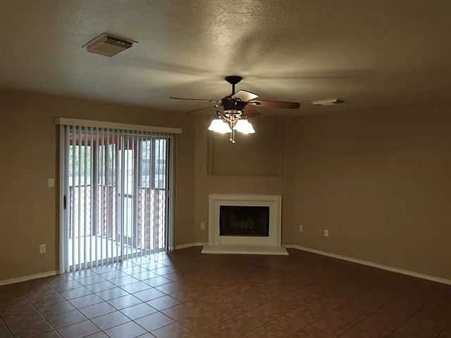 521 Emerald Fields Ln — Photo 5