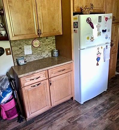 5th image of 716 Thomas Dr