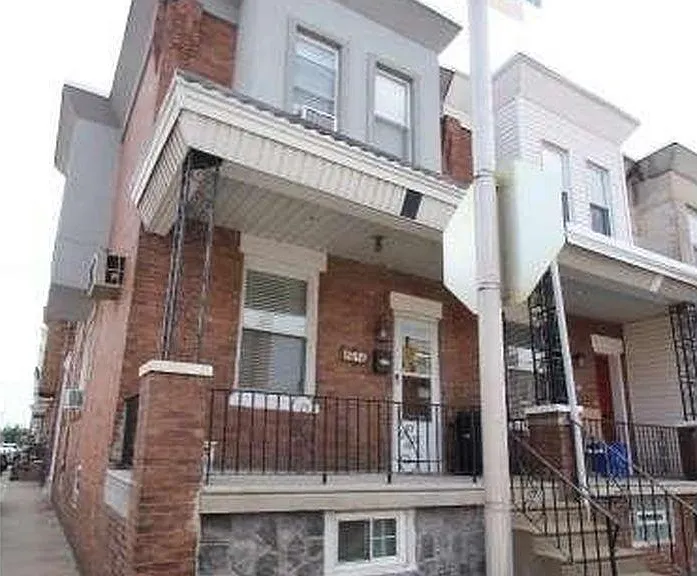 House is on a corner so less neighbor noise, and plenty of parking! its a nice little street
